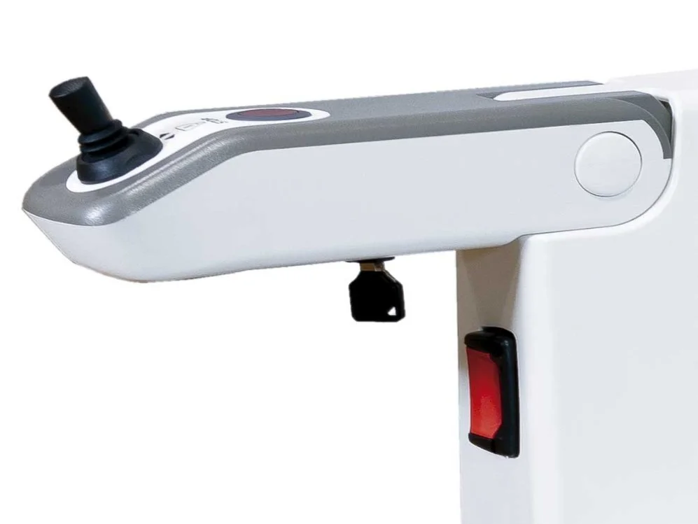 Panel de control con llave de bloqueo de una silla salvaescaleras exterior